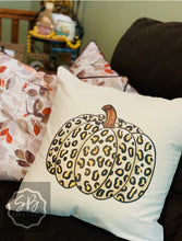 Load image into Gallery viewer, Leopard pumpkin