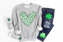 Load image into Gallery viewer, Green leopard heart